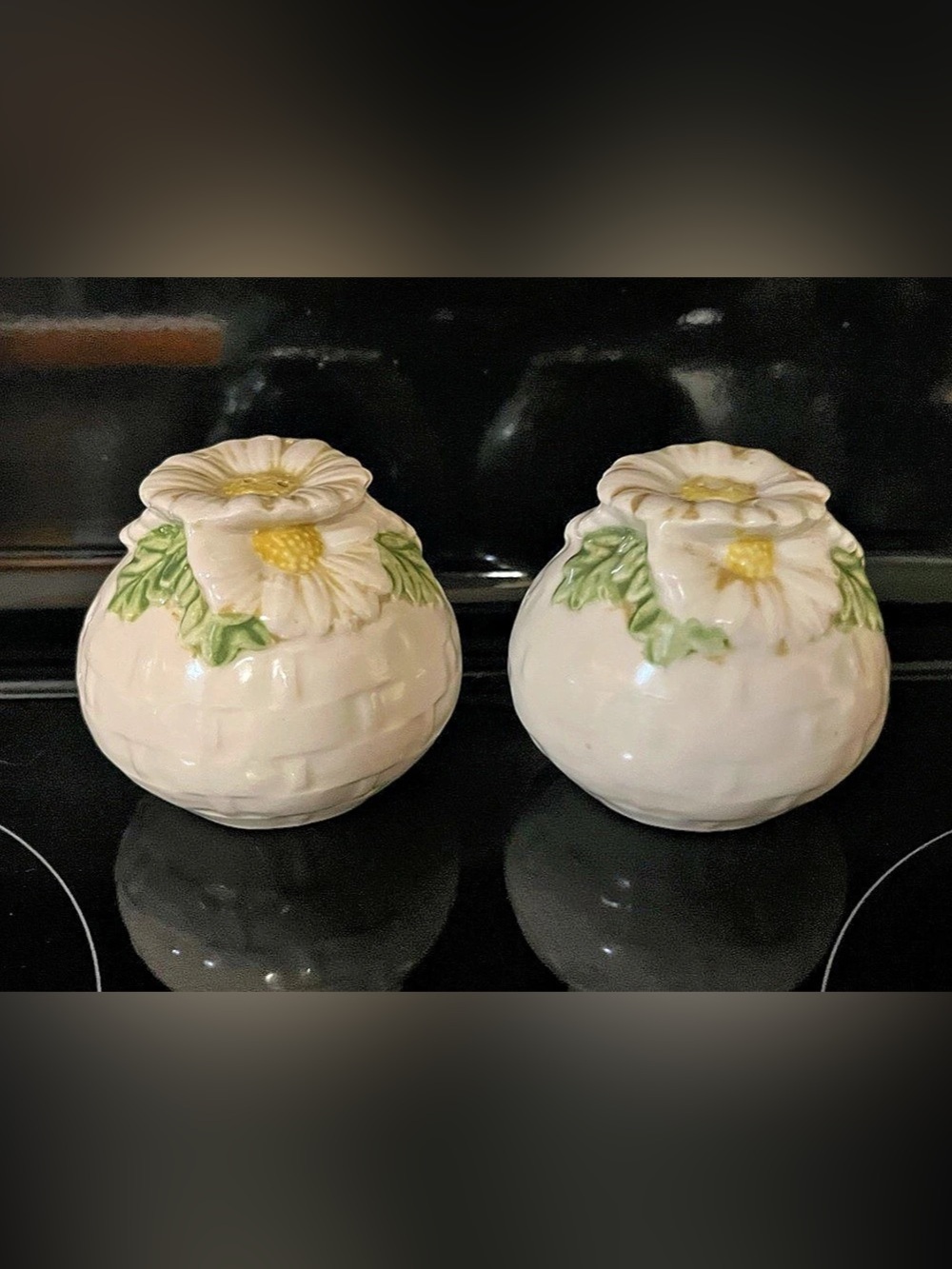 Metlock Poppytail Sculptured Daisy Basketweave Salt and Pepper Shakers